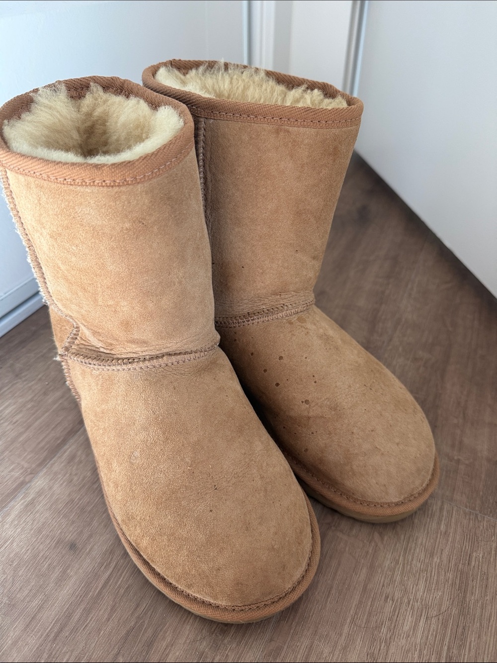 UGG Chestnut Suede Sheepskin Short Winter Boots